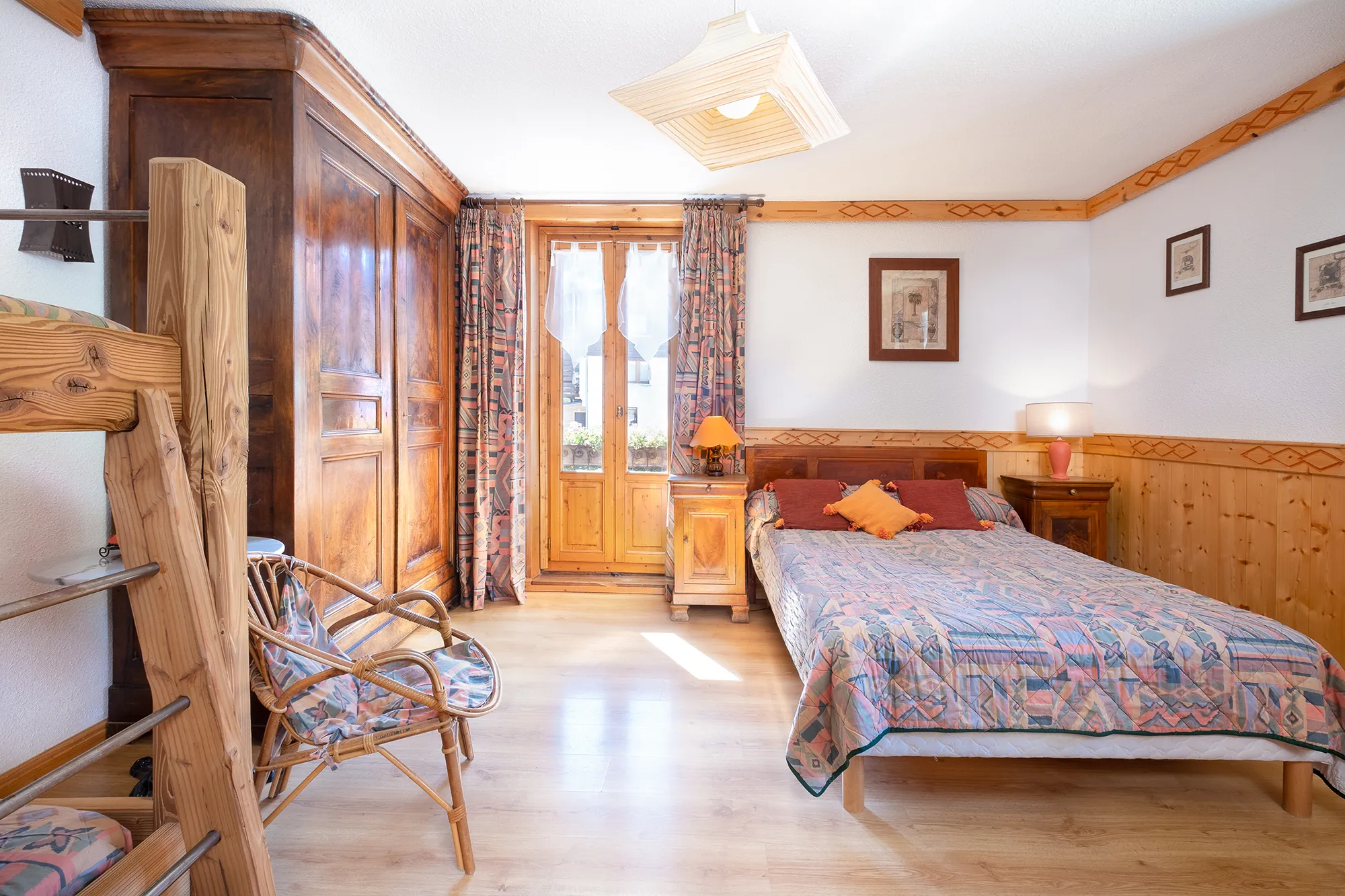 Une chambre familiale de l'appartement Eglantine dans le Chalet Bel Alp